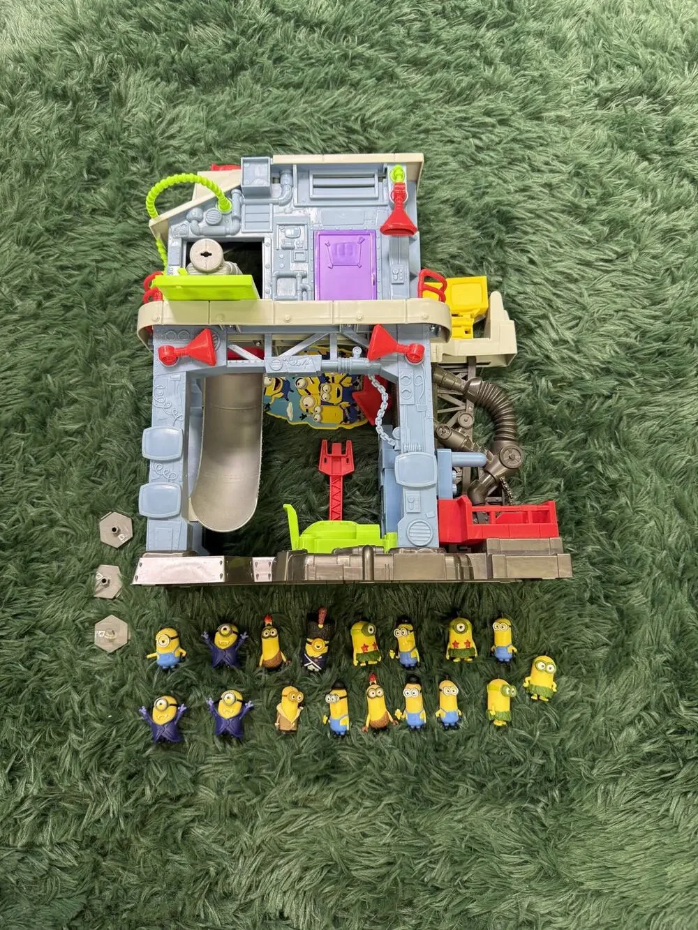 Minions Despicable Me Mega Bloks Factory Playset with 17 Minifigures Mattel